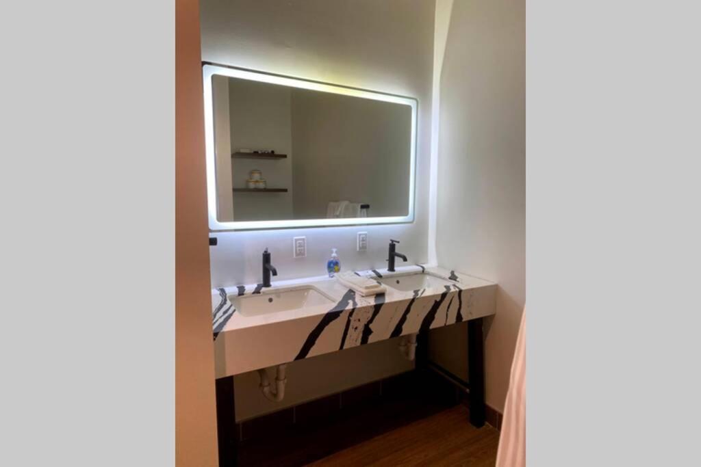 3E-Spacious 2 Bedroom In Oakland, Sleeps 8 Pittsburgh Extérieur photo